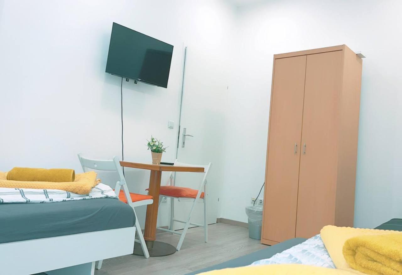 Comfort Triple Room Hn Vienna Exterior photo